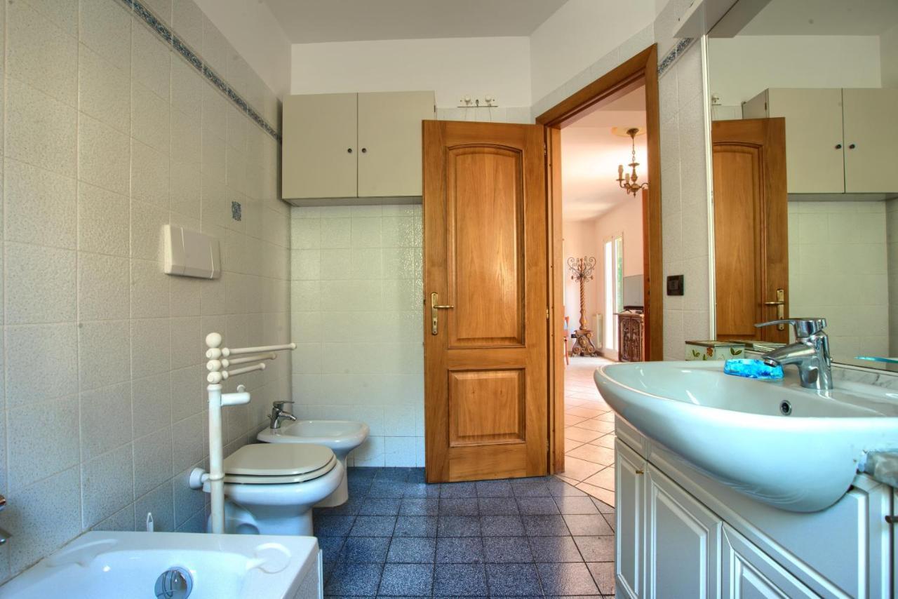 Casa Con Giardino, Garage, Wi-Fi, 2 Bagni E Ac In Una Camera Da Letto Villa Imperia Luaran gambar